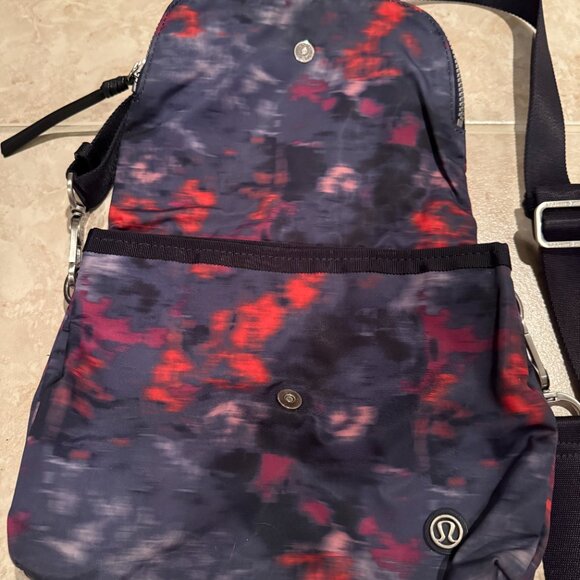 Lululemon | Party Om Crossbody Bag | Simple Blooms Regal Plum Multi/Naval Blue - Picture 13 of 16